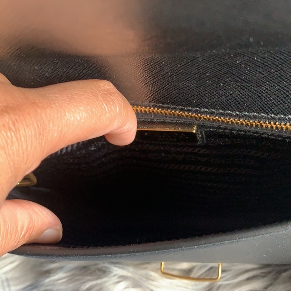 Authentic Prada
Flap Chain Small Black Saffiano Leather Shoulder Bag - Picture 11 of 16